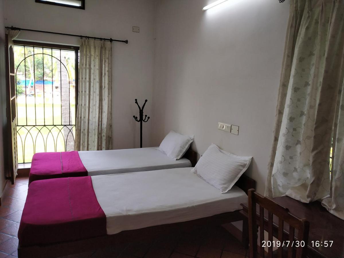 Spice Holidays Hotel Kochi ภายนอก รูปภาพ